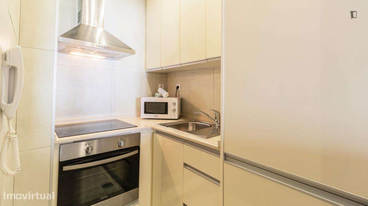 Apartamento com 1 quartos - localizado em Santo Ildefonso Porto - Grande imagem: 2/10