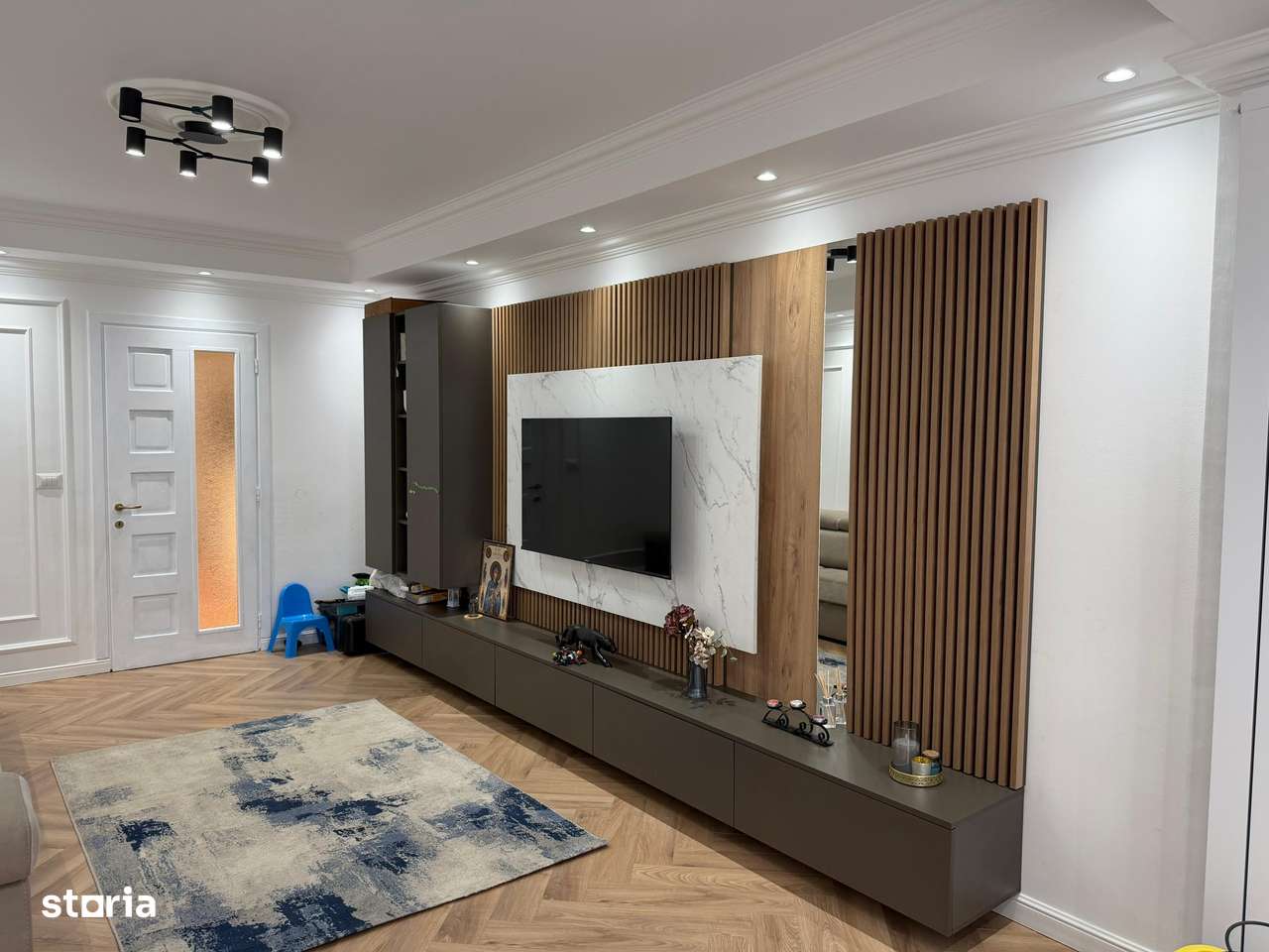 De vanzare apartament cu 2 camere, complet renovat, mobilat și utilat - Imagine principală: 5/18