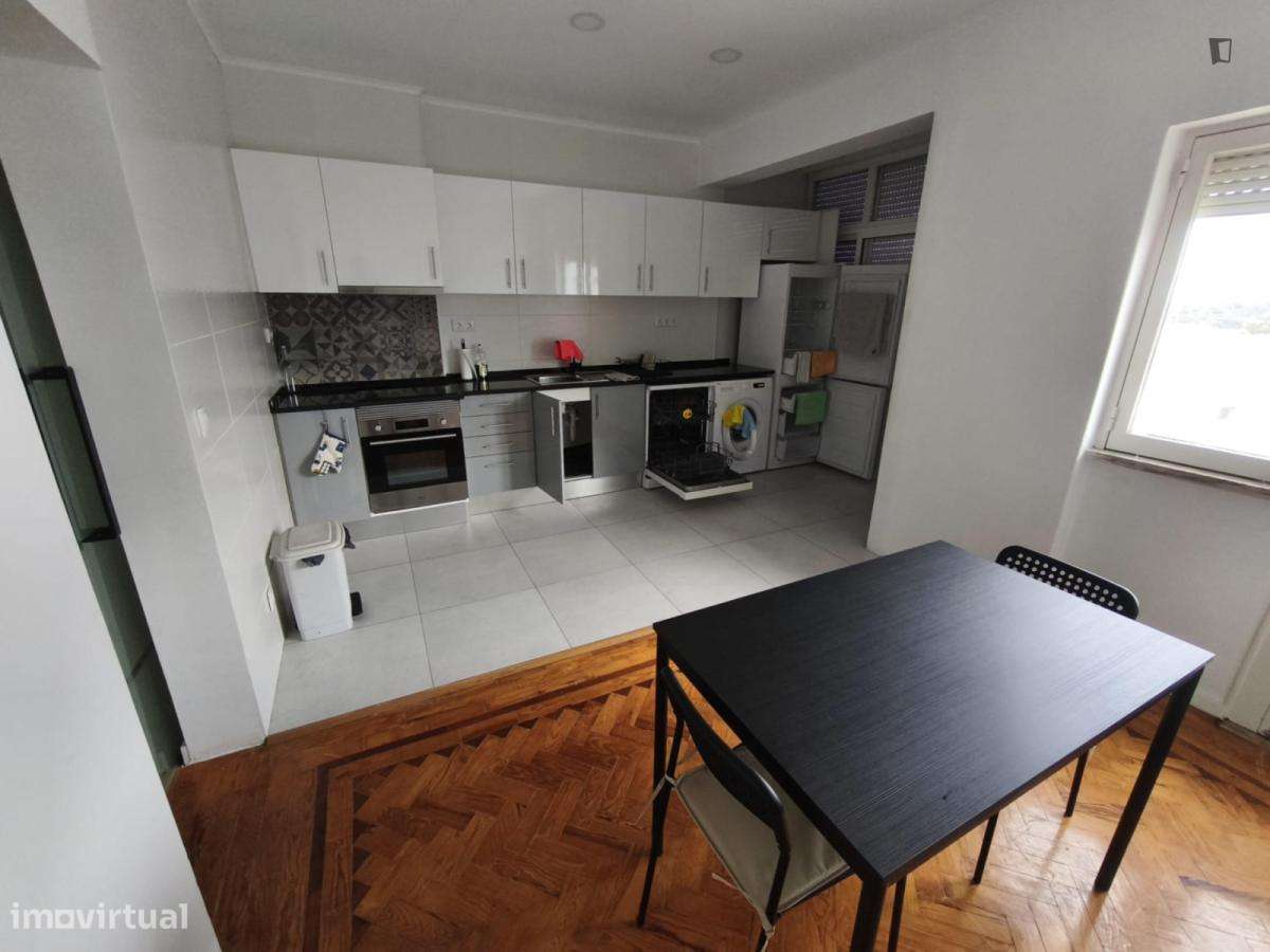 Quarto - localizado em Almada Lisbon - Grande imagem: 3/9