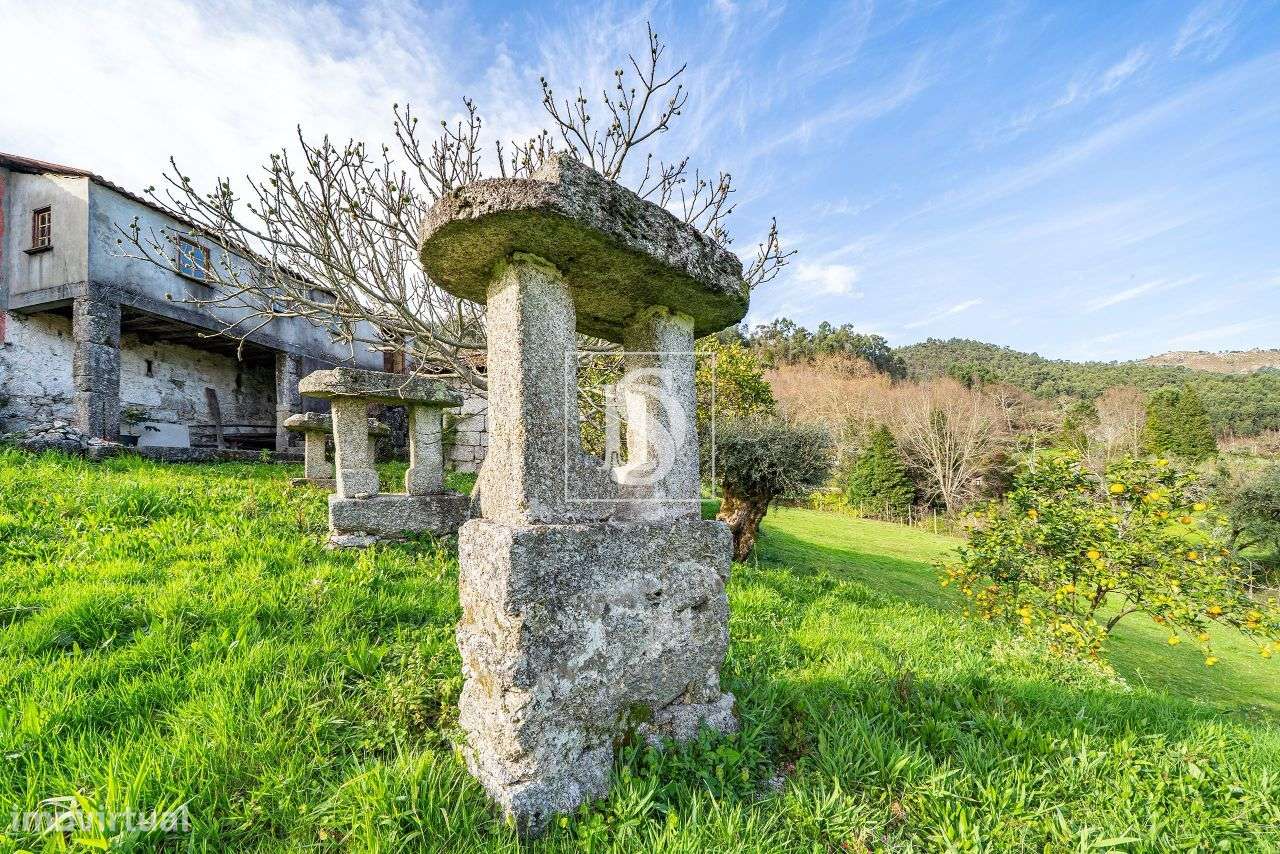 Moradia para restauro junto ao centro de Vieira do Minho - Grande imagem: 5/35