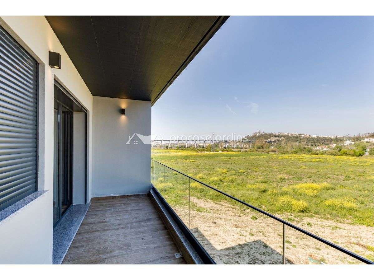 Apartamento T3 novo com espaço exterior privativo-20