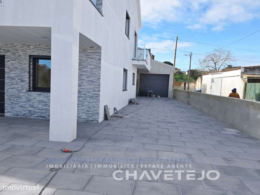 Moradia T4 Moderna c/ Garagem, estilo e Conforto a um Passo de Tomar-59