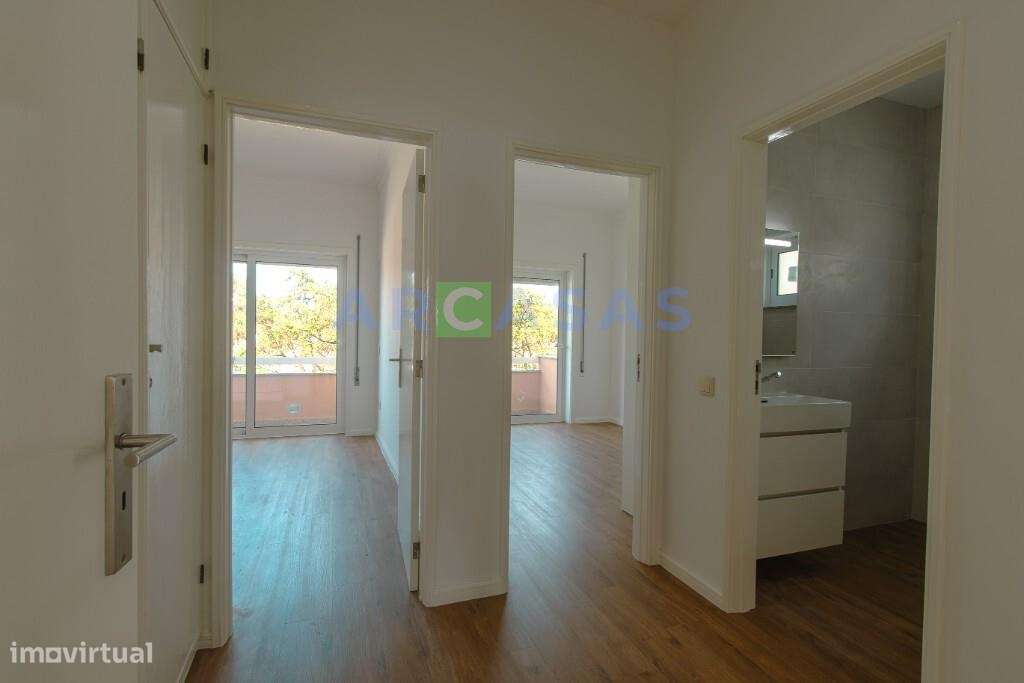 Apartamento T3 com garagem e varandas em Águas Santas, Maia-11