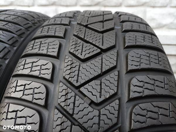 225/55R17 Pirelli Opony Zimowe 4szt. 6mm - 2