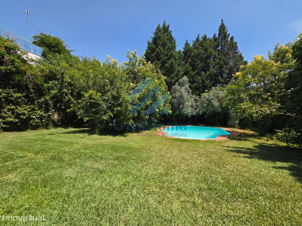Moradia V5 com jardim, piscina e ginásio no centro de Coruche-3