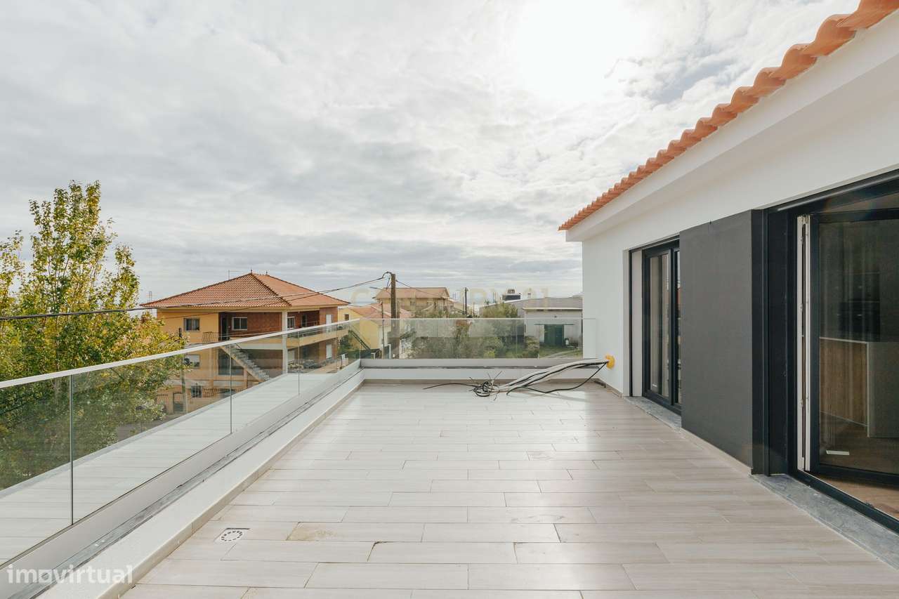 Apartamento T2 Novo com Vista Panorâmica em Loures-36