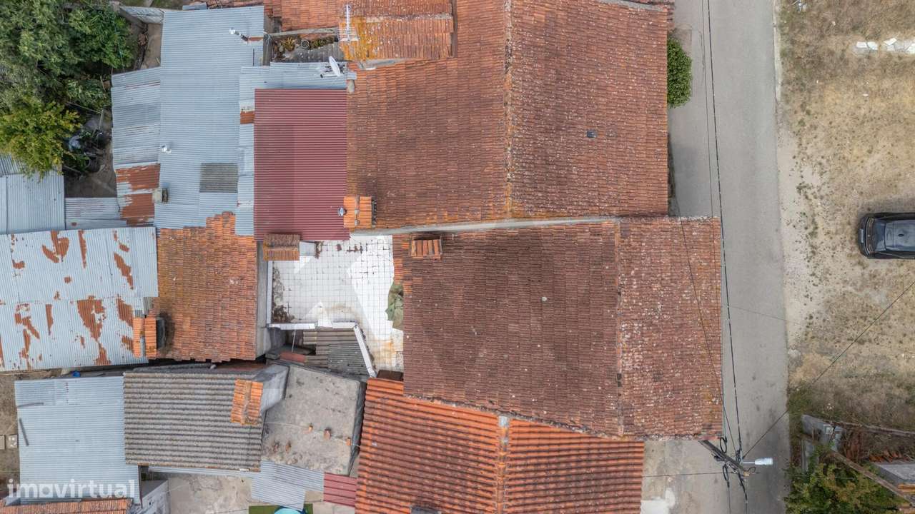 Moradia T2 para Recuperar com Terraço – Próximo da Vila de Soure - Grande imagem: 4/24