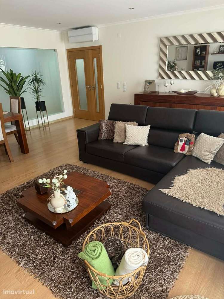 Apartamento T3 com 3 casas de banho e garagem-25