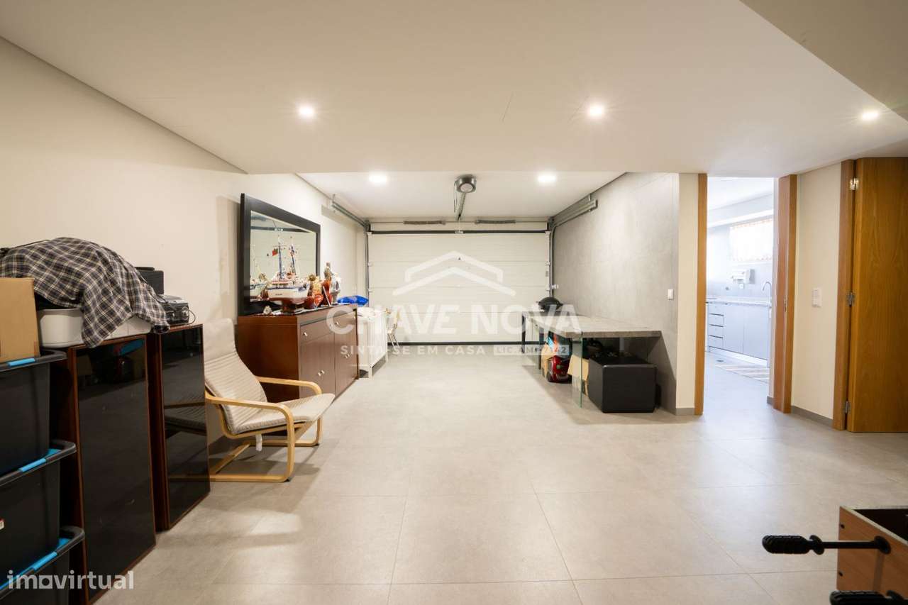 Moradia Geminada V3 Como Nova c/ Garagem Box em Canidelo-43