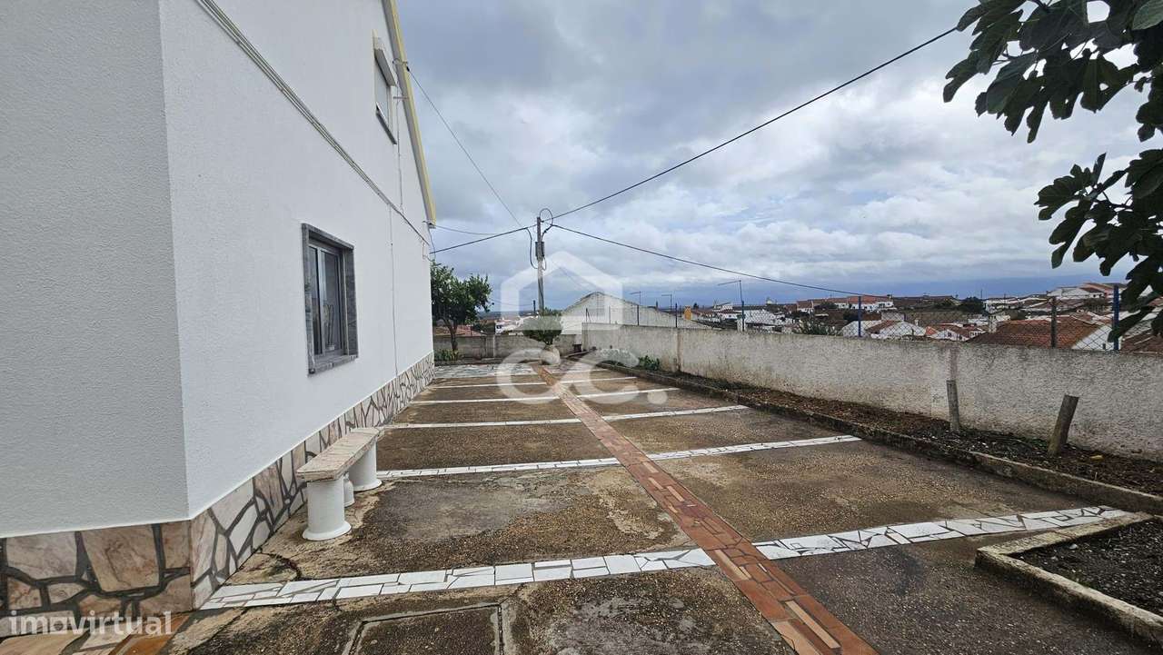 Moradia V4 com 174 M2, aproveitamento de sótão, garagem para 2 viatura-8