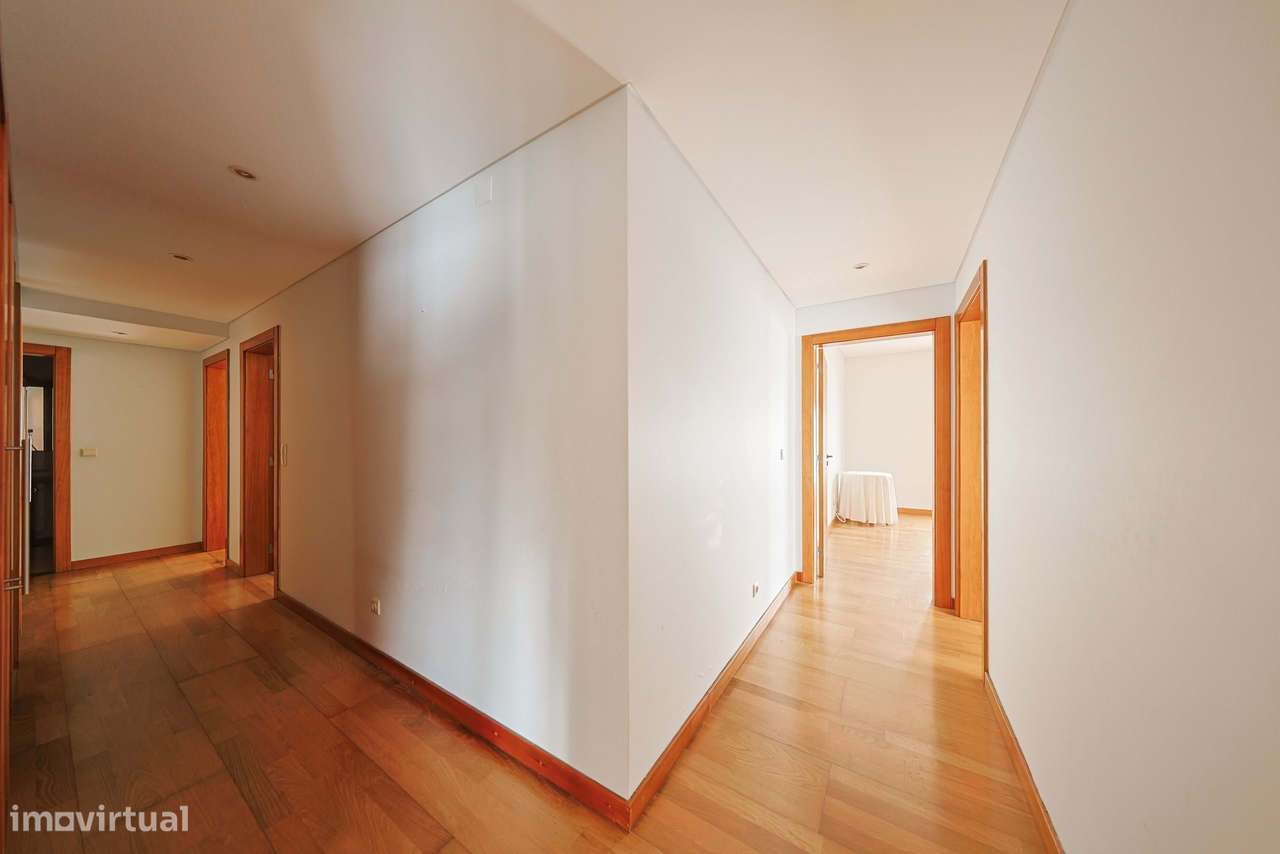 Apartamento T3 na Avenida D. João III para venda-9