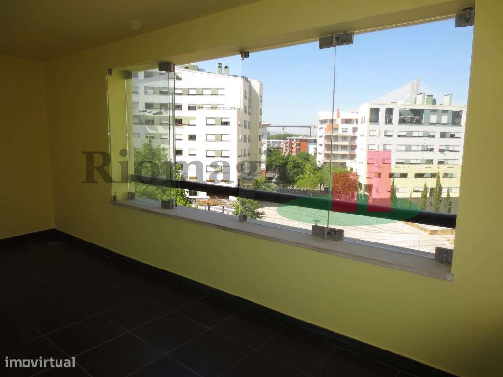 Lisboa - Apartamento T2 com Varanda vista Rio no Parque das Nações - Grande imagem: 5/14