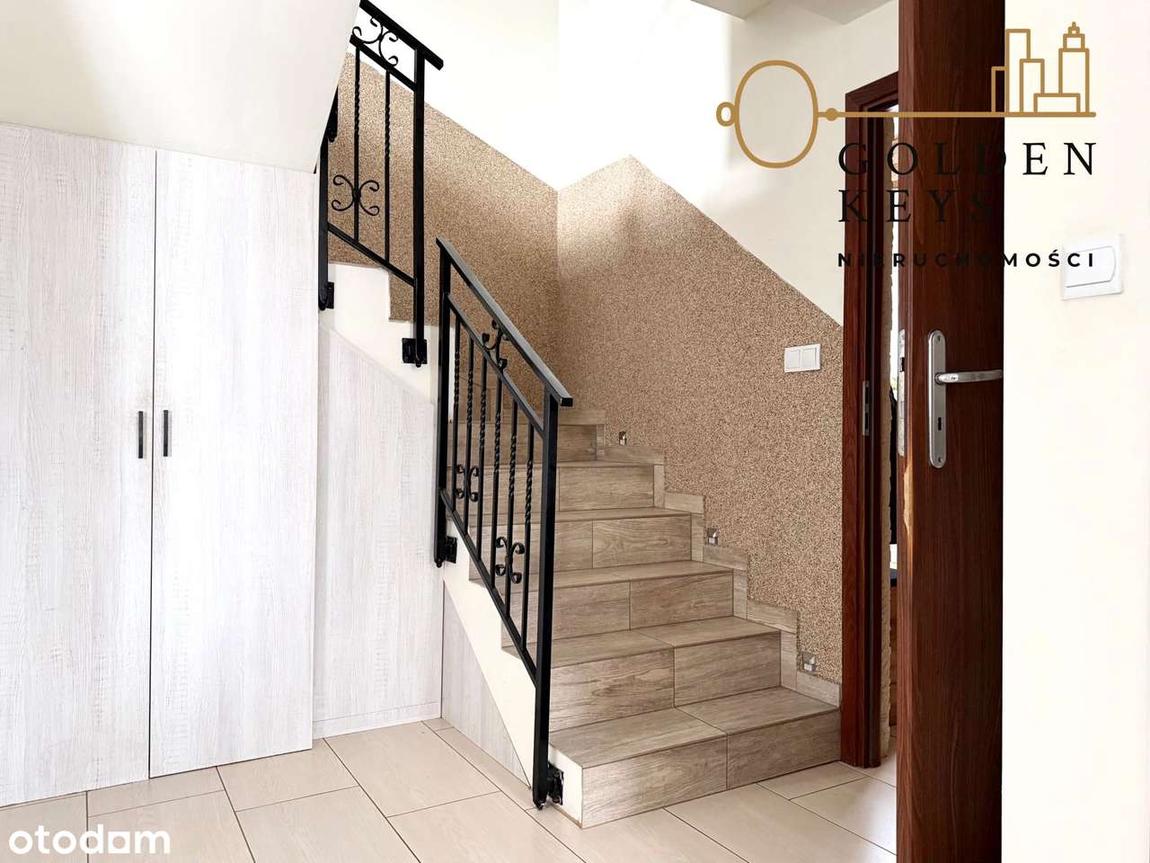 Roczyny, Przestronny Dom Z Garażem Na Sprzedaż-18