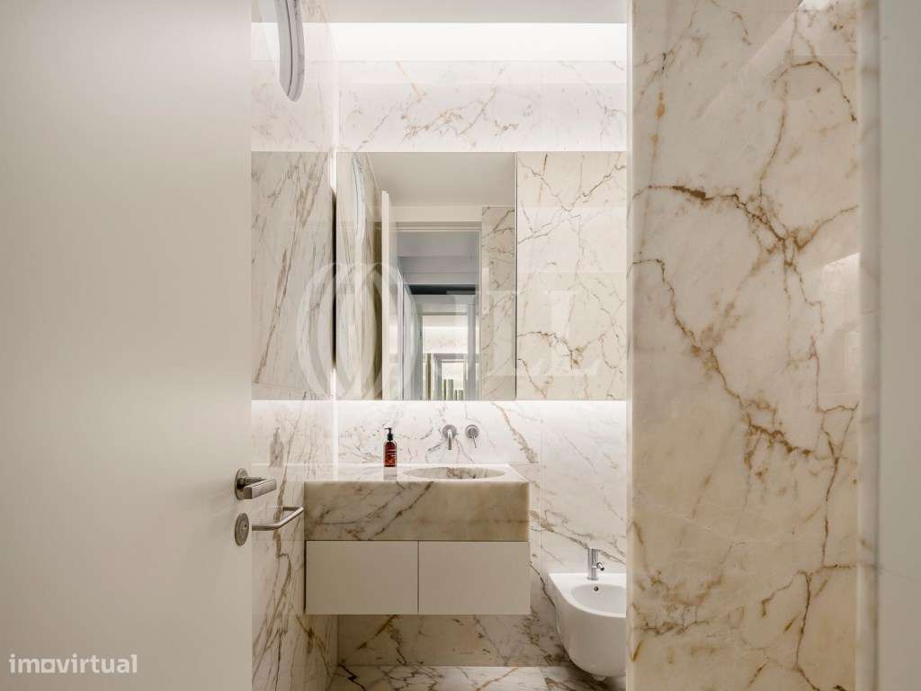 Apartamento T3+2 com jardim, em pleno Castelo, Lisboa-46