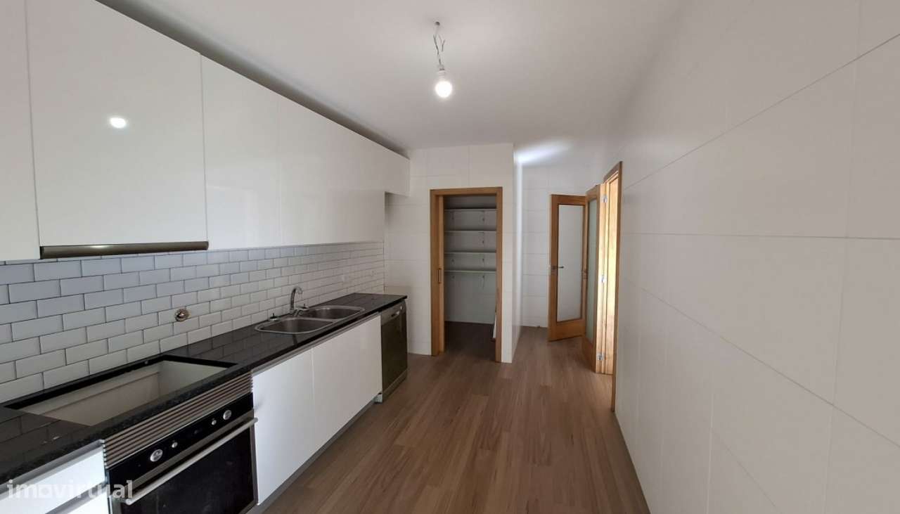 Venda de Apartamento T3 remodelado, próximo do metro, em Areia, Vila - Grande imagem: 5/21