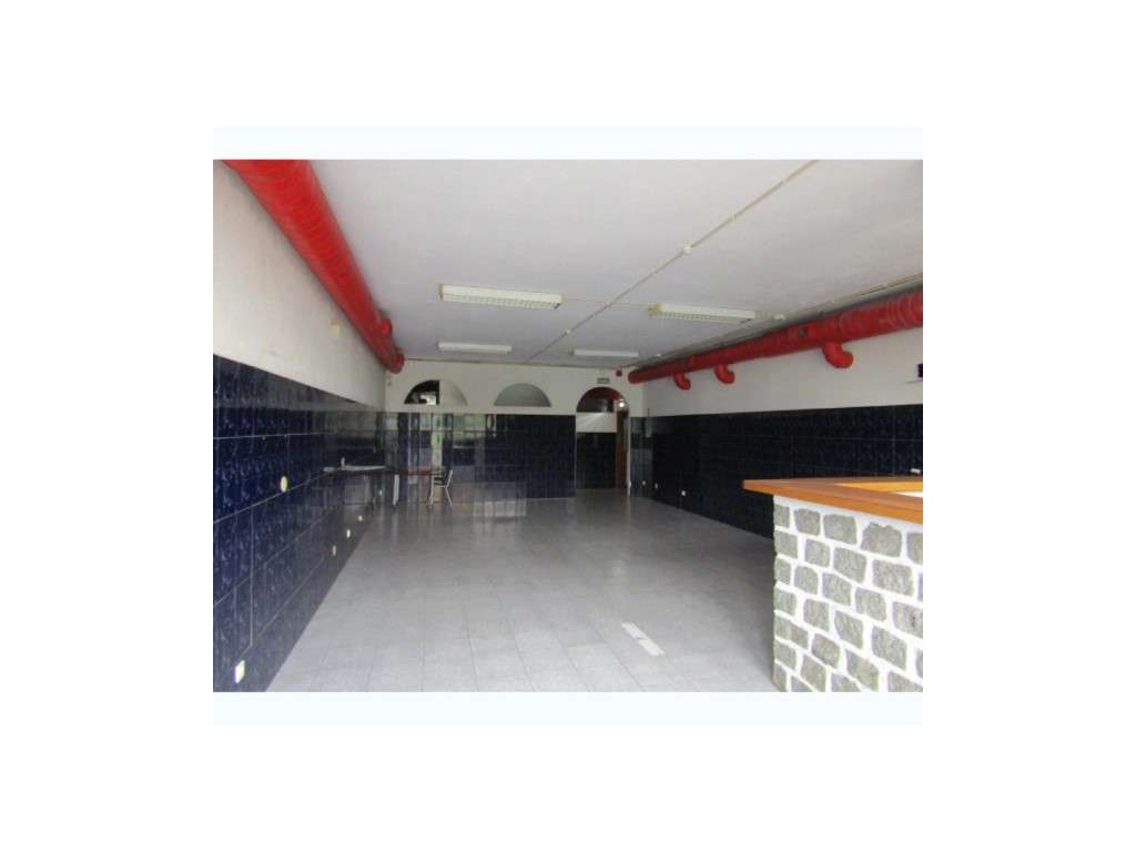 Espaço Comercial c/ Logradouro para Venda à Rotunda da Boavista-4