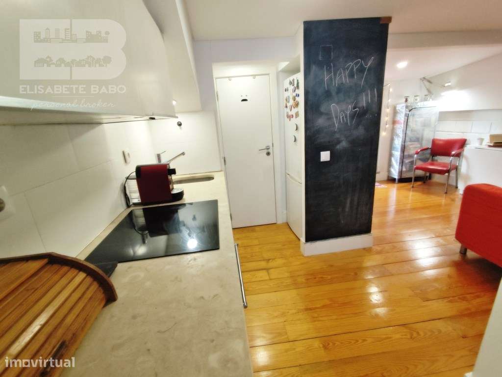 **Apartamento T1 em Campolide com Vista Deslumbrante sobre Monsanto**-25