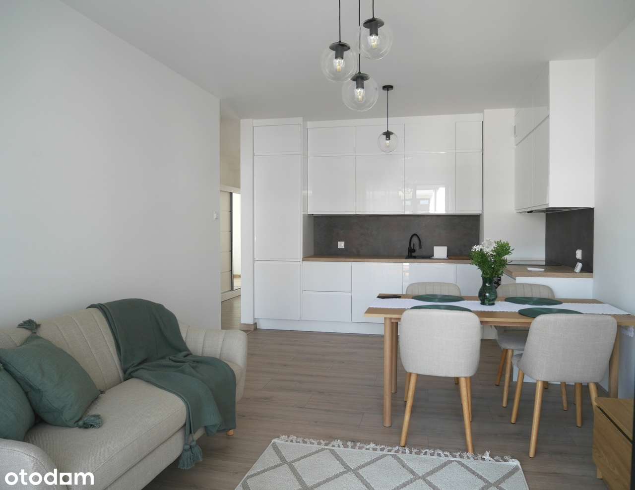 4 pokoje, parking, klimatyzacja, balkon