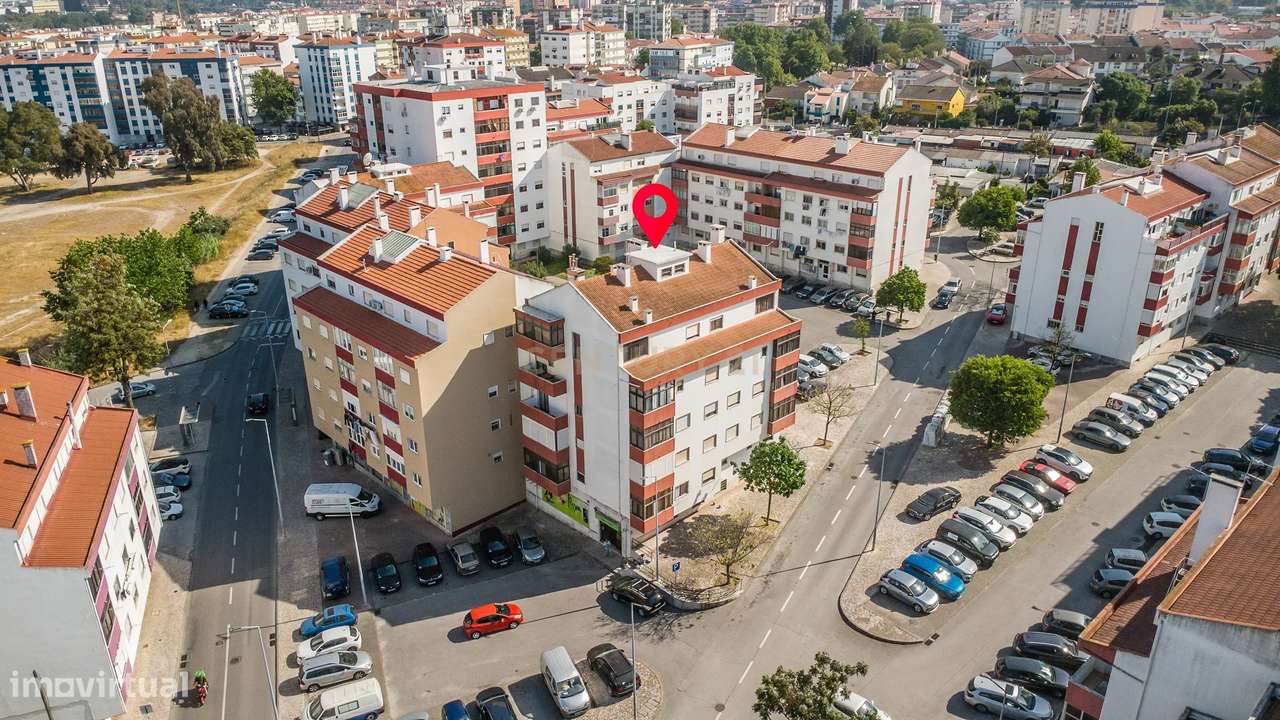 Apartamento T3 em Amora, Seixal - Oportunidade Única!-33