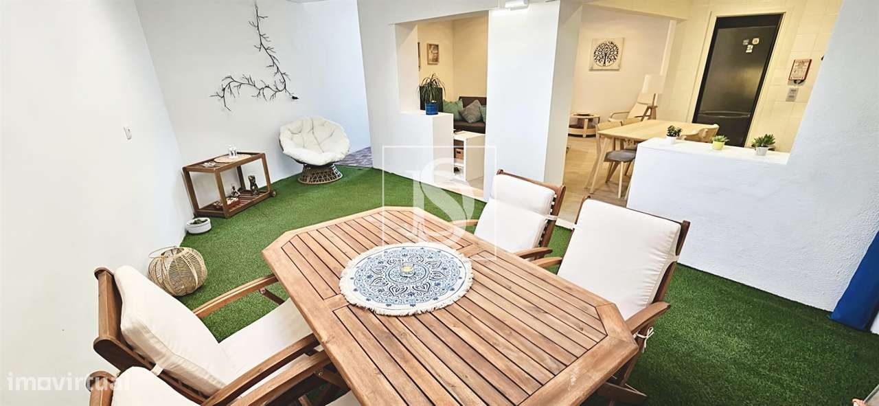 Andar Moradia, T2, Totalmente Renovado, junto à Praia (Lavra)-7