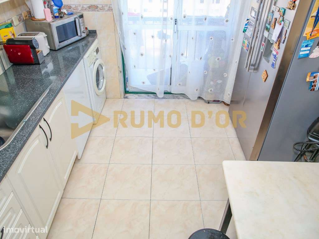 Apartamento T2 em excelente estado de conservação a 2 minutos da A1-7