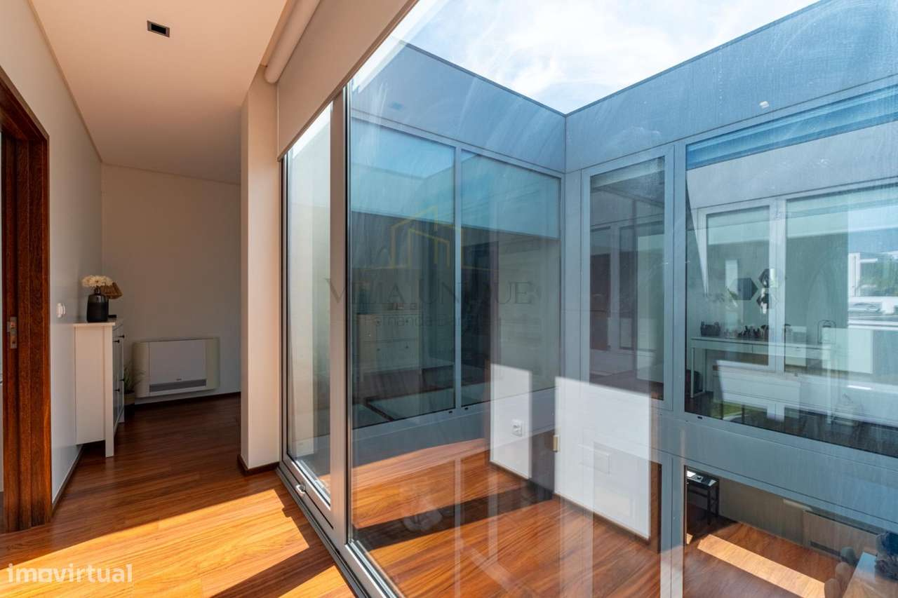 Moradia Geminada T3 com Suite, Jardim de Inverno, Garagem Fechada...-25