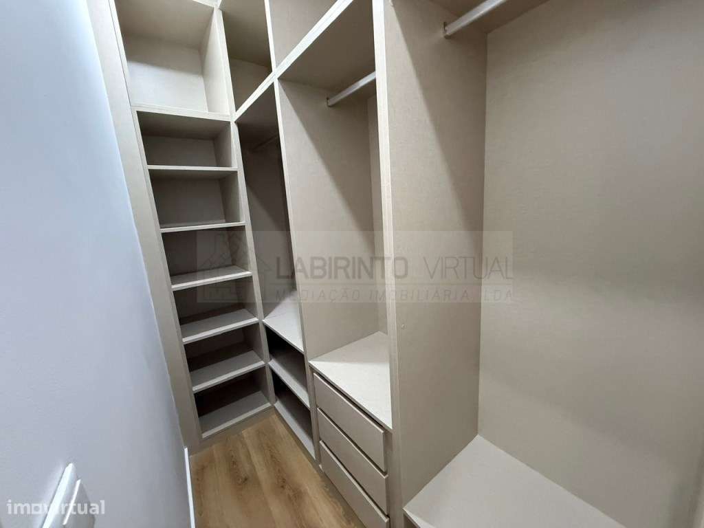 Vende-se T3 remodelado e mobilado, em Penha de França - Lisboa-6