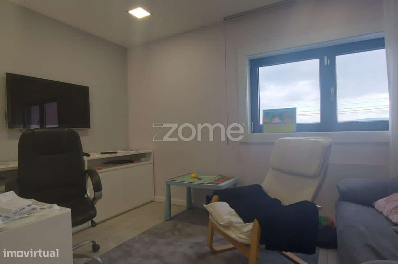 Moradia Térrea V3 com Piscina, Garagem e Terreno de 1.990 m² – Bust...-11