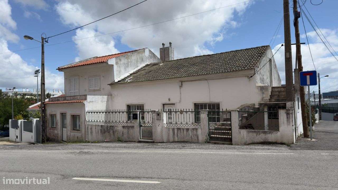 Moradia T3 + anexoT3 + sótão - 195 m2 - Abóboda - São Domingos de Rana-0