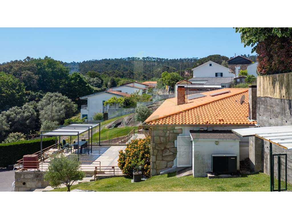 Moradia T4 térrea, com piscina, para venda em Vilar de Mouros.-9