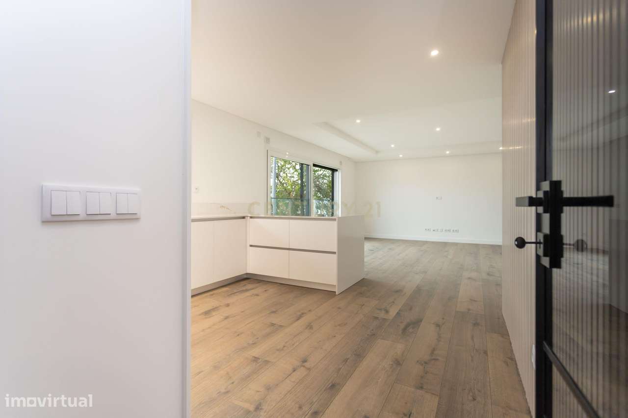 Dois Apartamentos Modernos (T3 + T2) na Qta. do Desembargador – Feijó-12