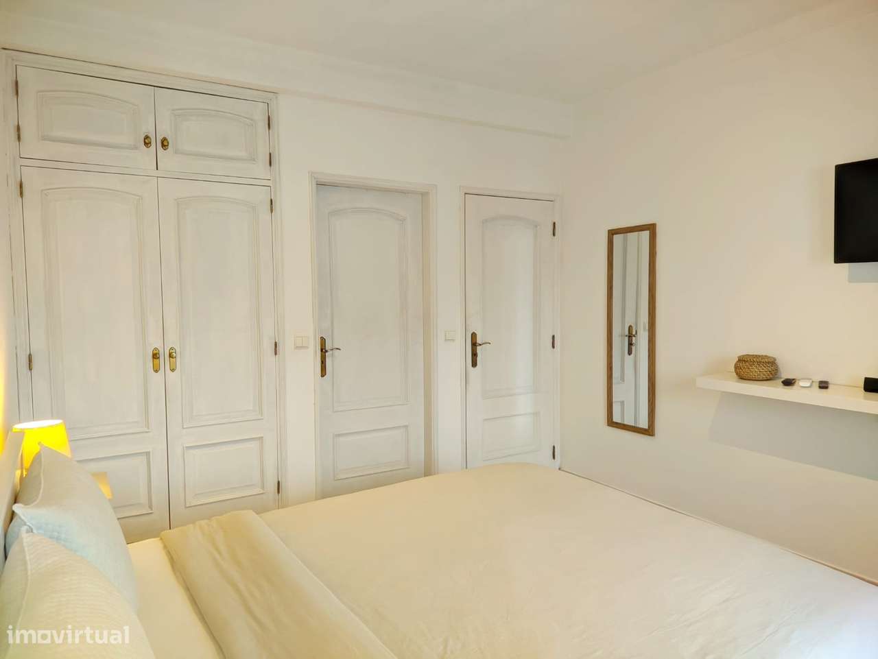 Moradia T4 de rés do chão e 1º andar com jardim, varanda e garagem - Grande imagem: 3/45