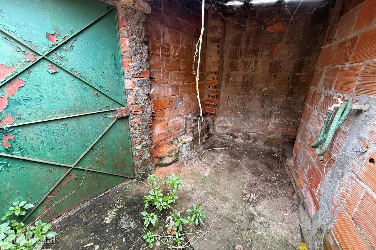 Moradia para Remodelação Total em Cabouco - Ceira-15