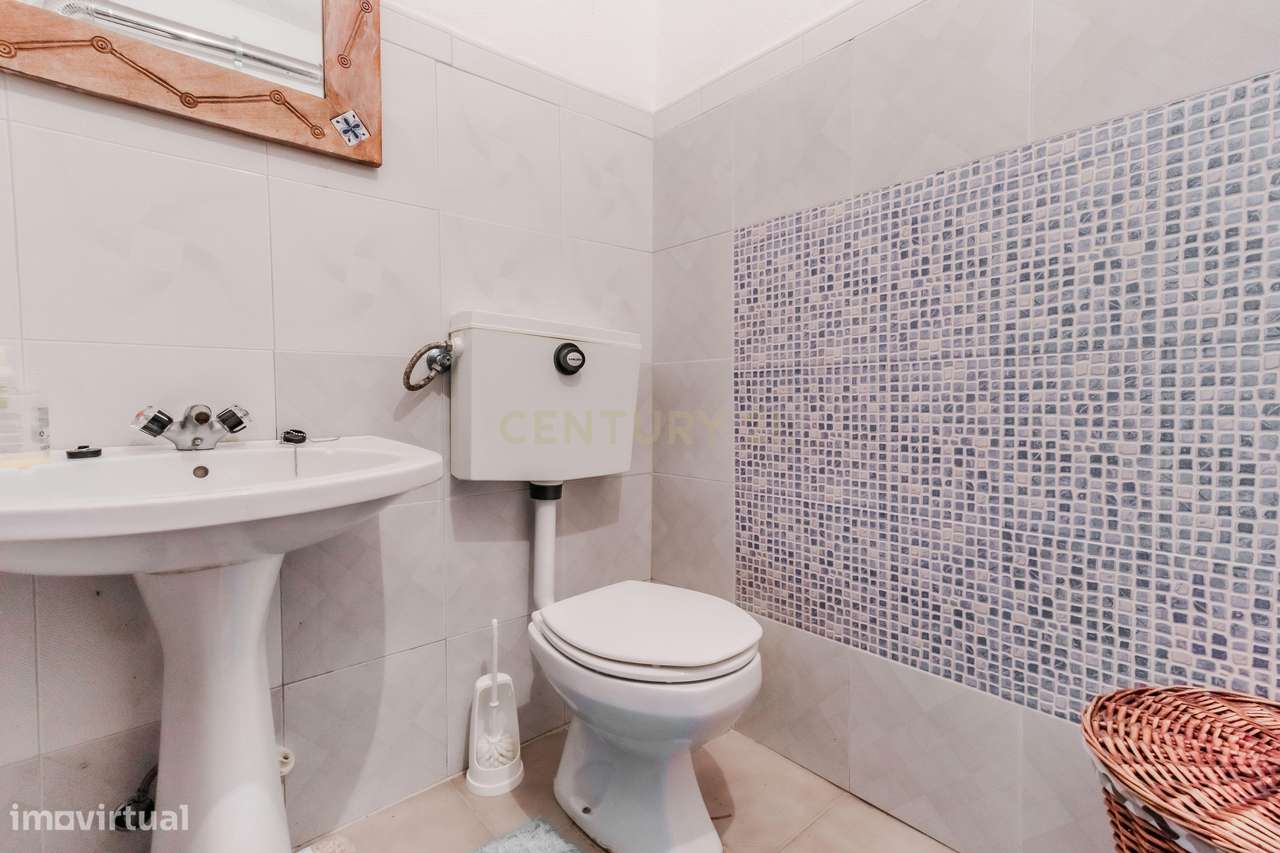 Casa T2 em Fernão Ferro, Seixal - Oportunidade Única!-12