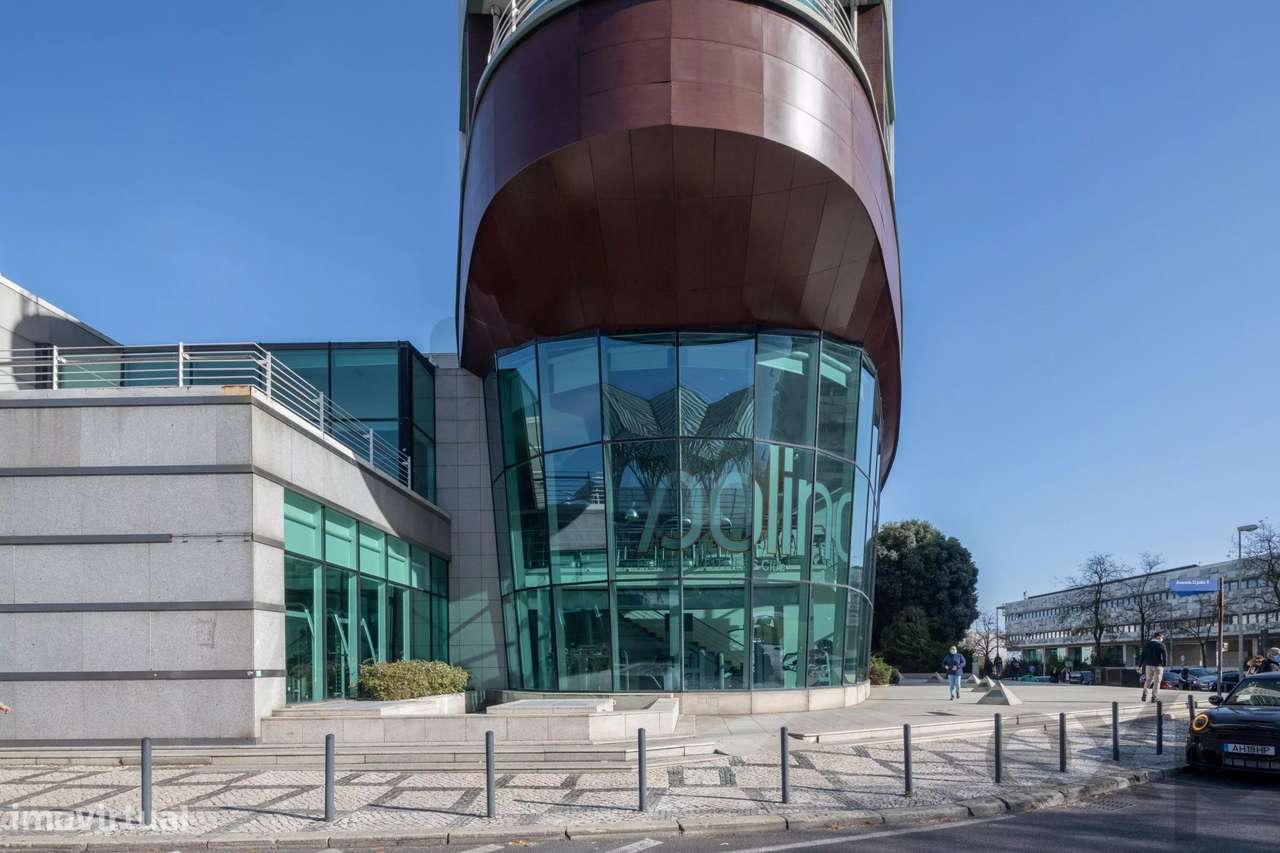 Arrenda T4 Duplex (3 Suites, 3 estacionamentos e arrecadação) na Torre - Grande imagem: 3/26