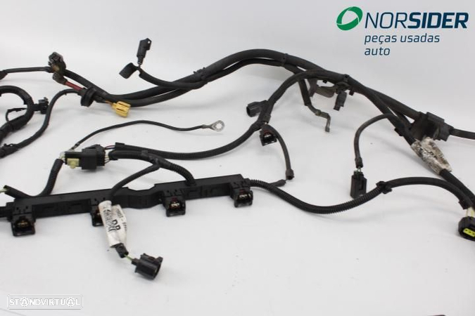 Instala elect comparti motor Ford Focus Station|99-02 - 4