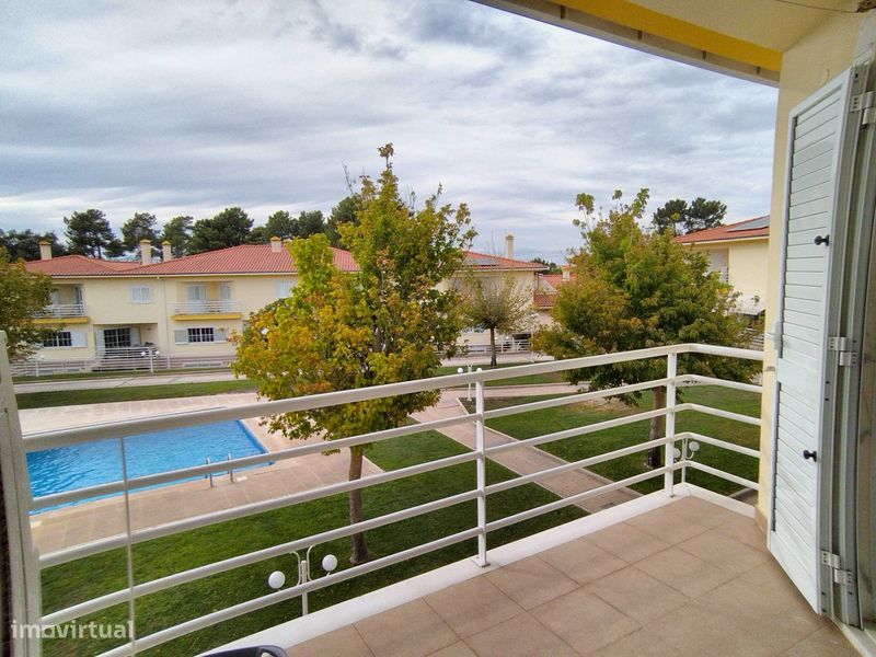 Azeitão Moradia T5 em banda, com 3 pisos em condomínio privado piscina