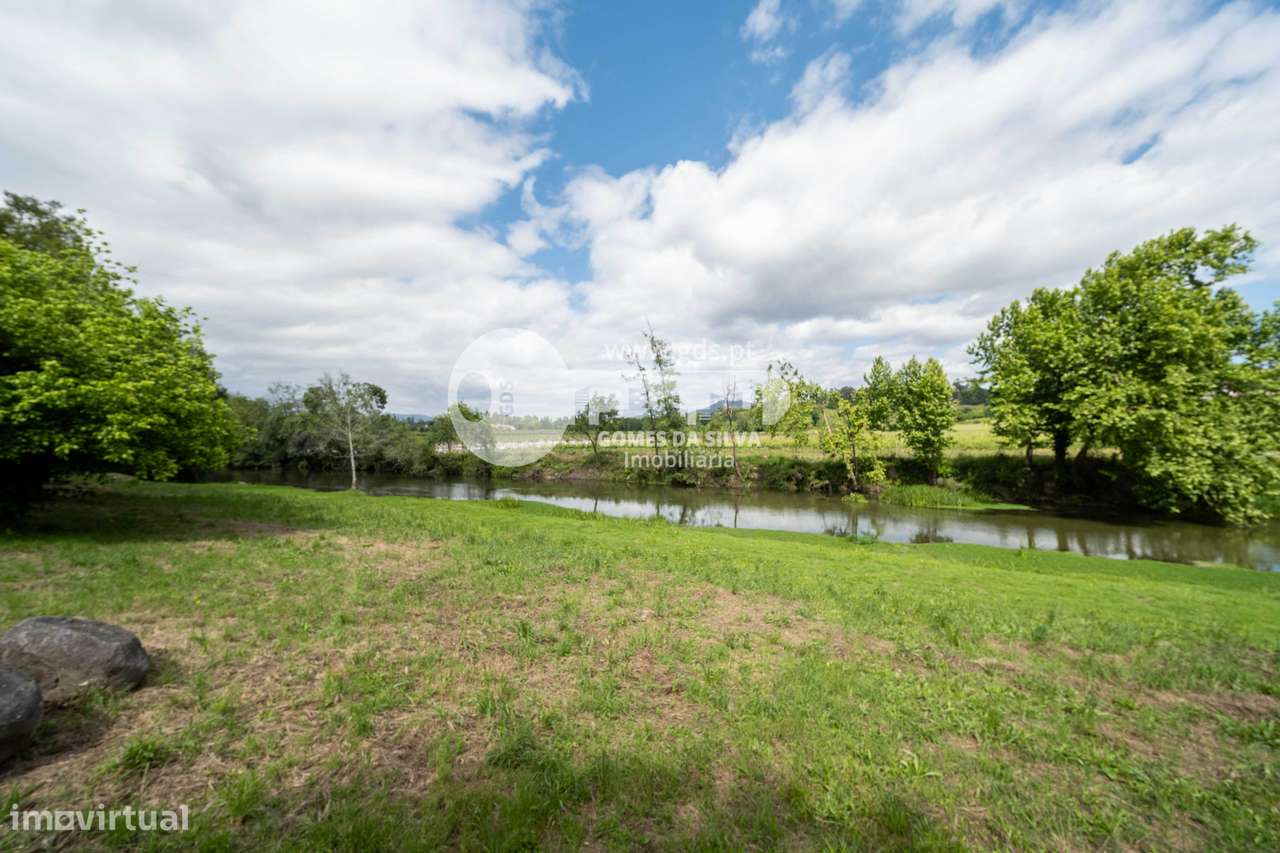 Terreno agrícola junto ao rio, Loureira, Vila Verde-9