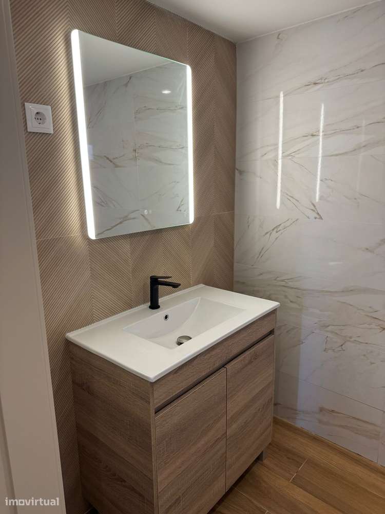 Moradia T3 individual Nova em Rebordões-17