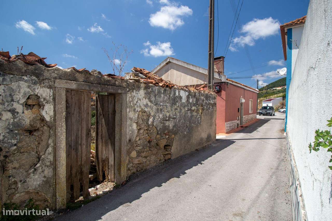 Moradia em Ruina no centro Histórico de Cheleiros - Grande imagem: 4/10