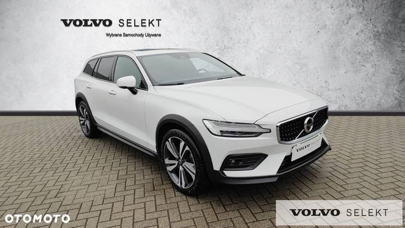 Volvo V60 Cross Country - 8