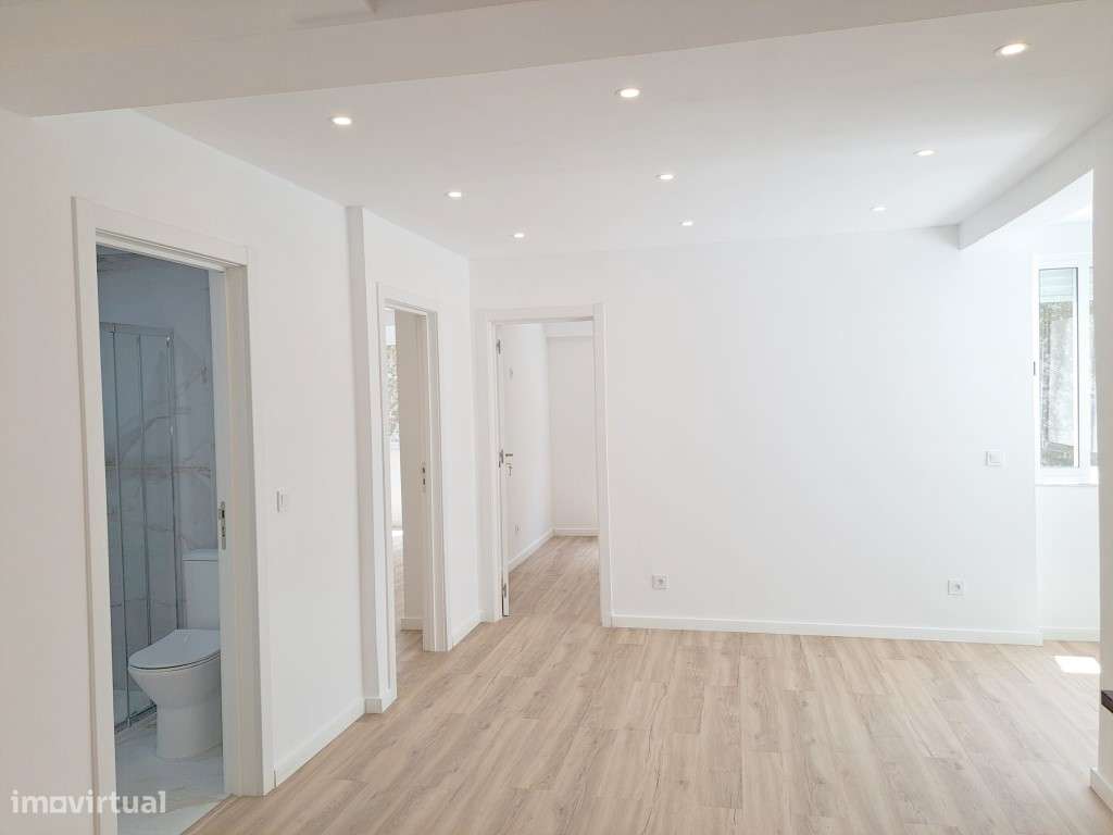 Apartamento T2 para venda em Amadora - Lisboa-8