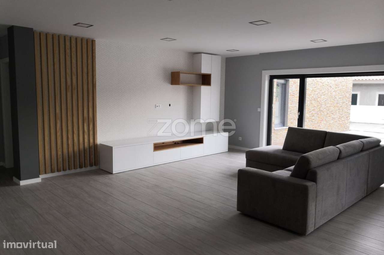 Moradia Térrea V3 com Piscina, Garagem e Terreno de 1.990 m² – Bust...-30