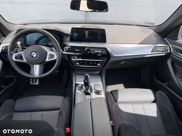 BMW Seria 5 520d xDrive M Sport sport - 13