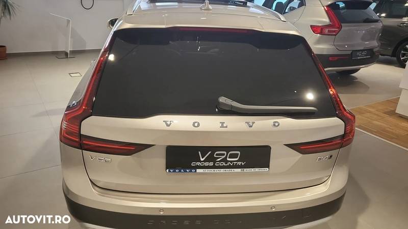 Volvo V90 V90CC B4 MHEV AT AWD Ultimate Bright - 4