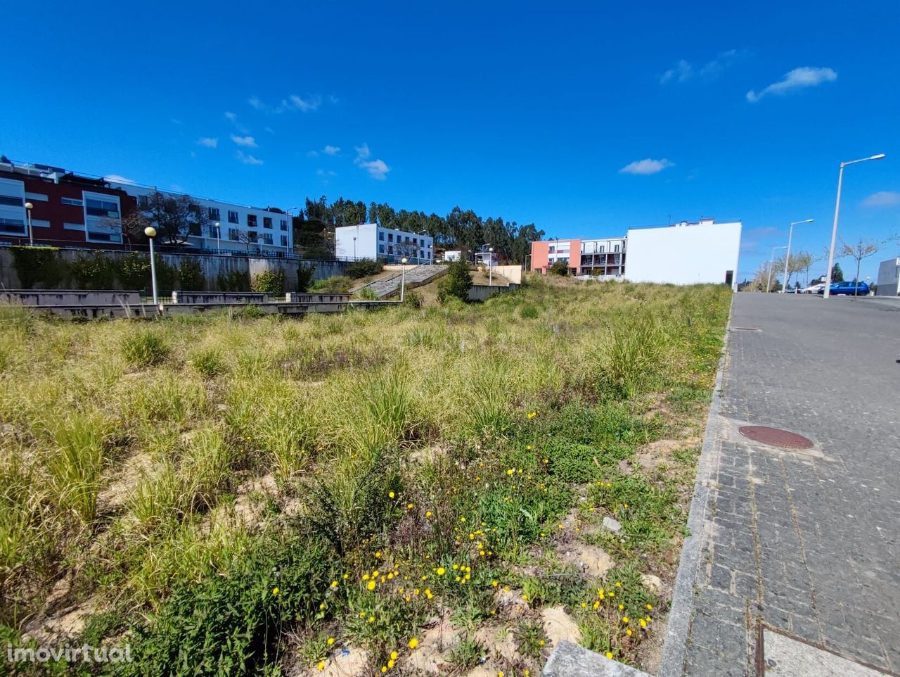 TERRENO PARA CONSTRUÇÃO DE PRÉDIO NA RUA PINHAL DE VALE DE LOBOS EM LE