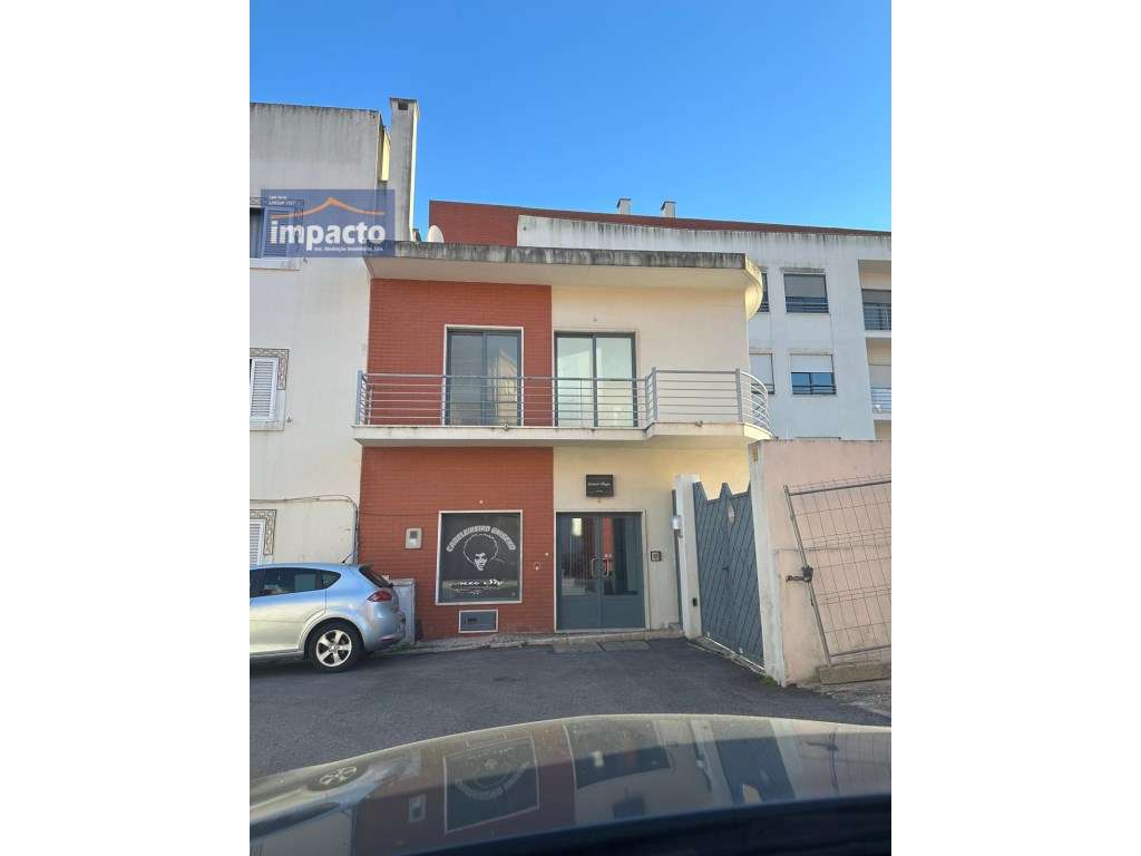 LOJA PÓVOA DE SANTA IRIA, RC e 1 Piso e garagem, possibilidade de t...-8