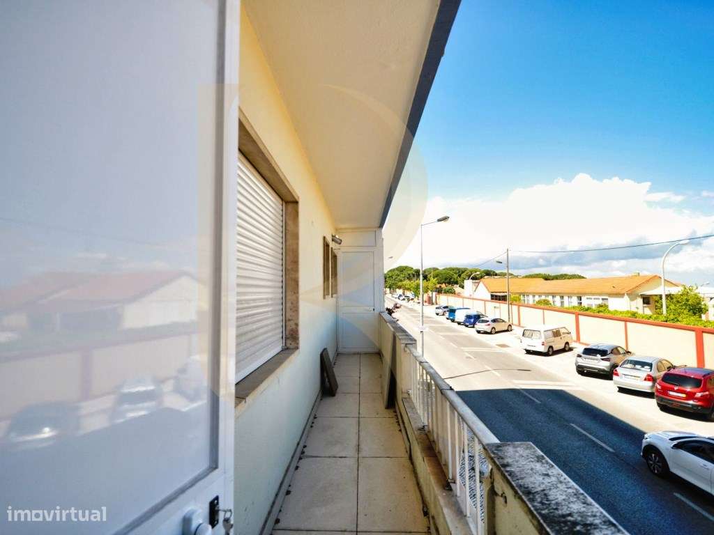 Apartamento T4 remodelado no Laranjeiro - Almada-13