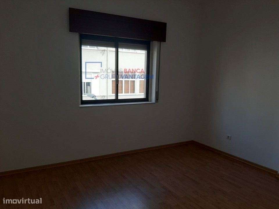 T2 com parqueamento e arrecadação, para venda em Santarém - Grande imagem: 4/13