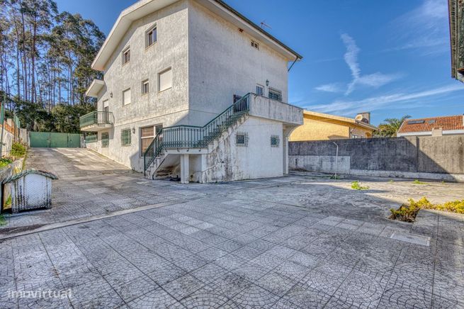 Moradia T5 em S. Félix da Marinha com garagem próximo da praia-38
